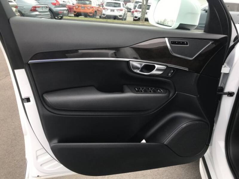2018 Volvo XC90 T6 Momentum (image 15)