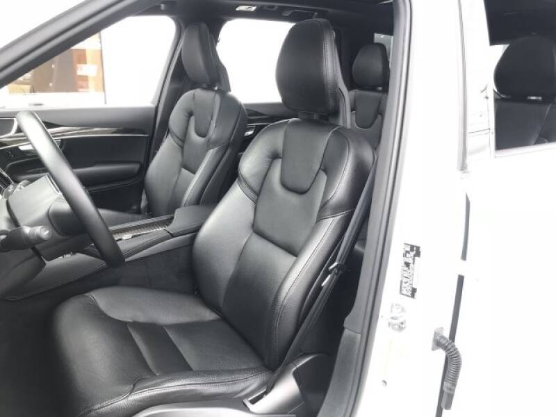 2018 Volvo XC90 T6 Momentum (image 16)