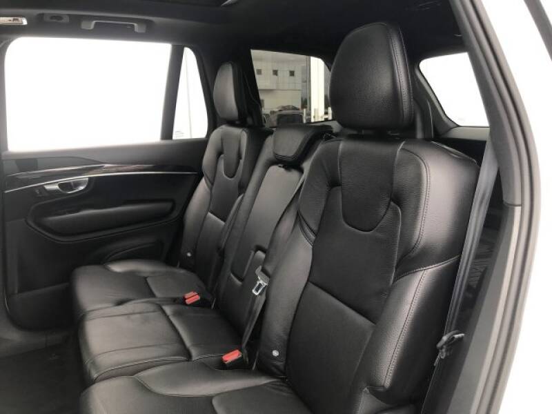 2018 Volvo XC90 T6 Momentum (image 9)