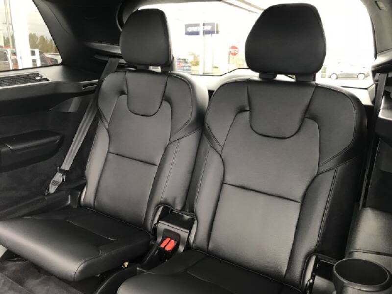 2018 Volvo XC90 T6 Momentum (image 33)