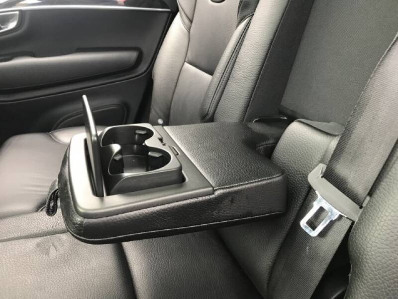 2018 Volvo XC90 T6 Momentum (image 11)
