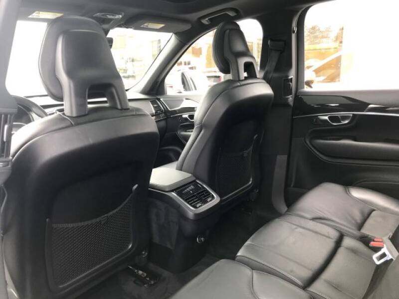 2018 Volvo XC90 T6 Momentum (image 12)