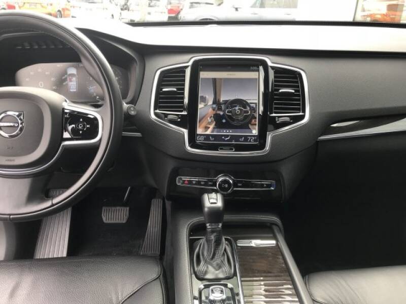 2018 Volvo XC90 T6 Momentum (image 8)