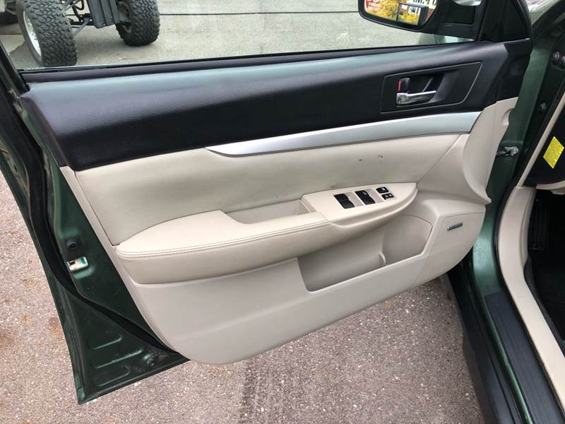 2011 Subaru Outback 3.6R Premium (image 25)