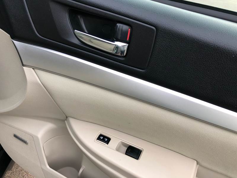 2011 Subaru Outback 3.6R Premium (image 30)