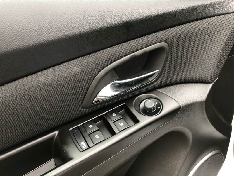 2011 Chevrolet Cruze LTZ (image 23)