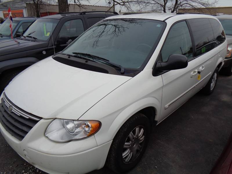 2005 Chrysler Town and Country for sale at Aspen Auto Sales in Wayne MI