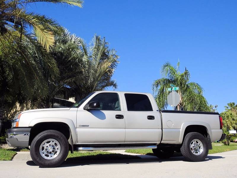 2004 Chevrolet Silverado 2500 for sale at M.D.V. INTERNATIONAL AUTO CORP in Fort Lauderdale FL