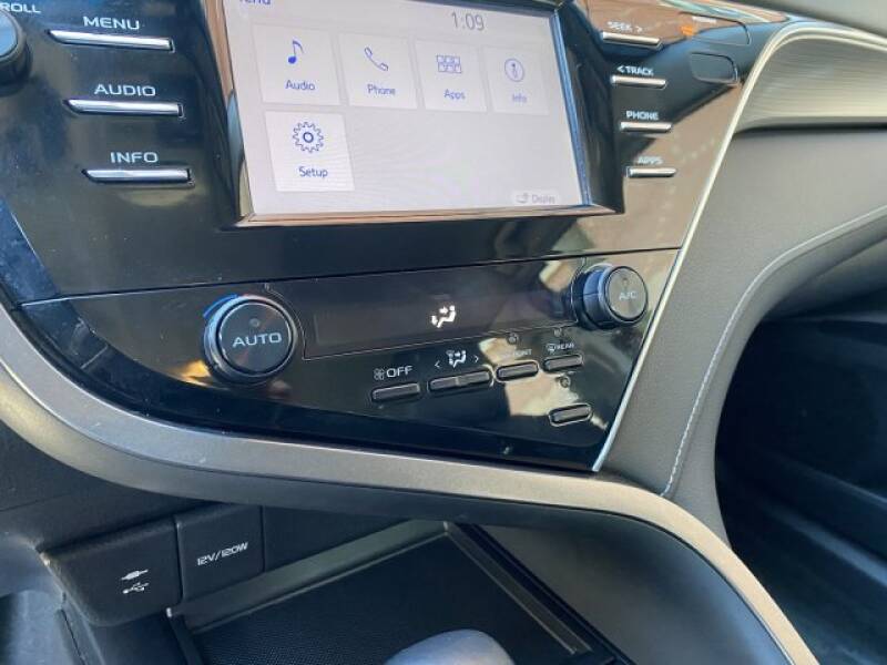 2018 Toyota Camry SE (image 26)