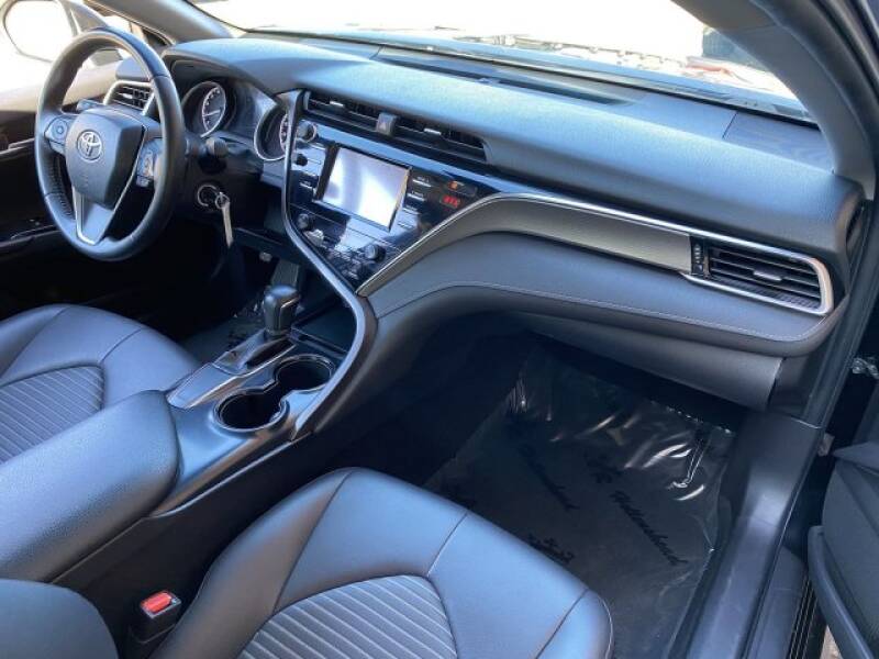 2018 Toyota Camry SE (image 17)