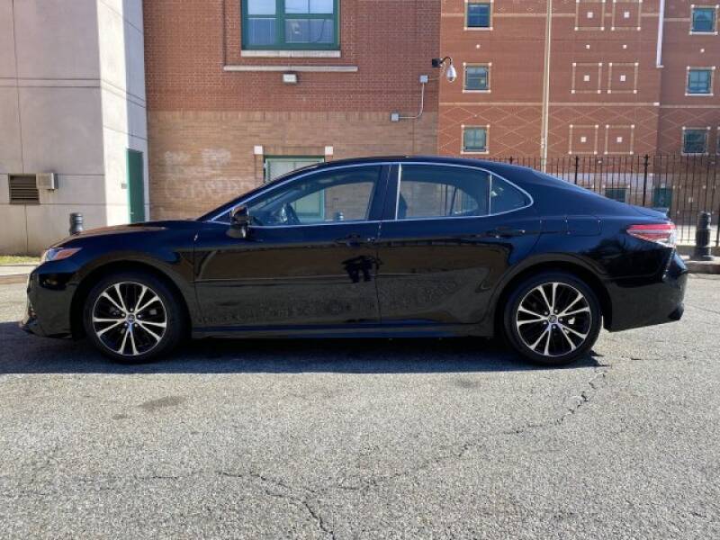 2018 Toyota Camry SE (image 7)