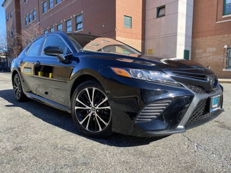 2018 Toyota Camry SE (image 3)