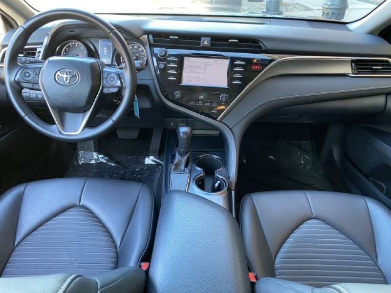 2018 Toyota Camry SE (image 13)
