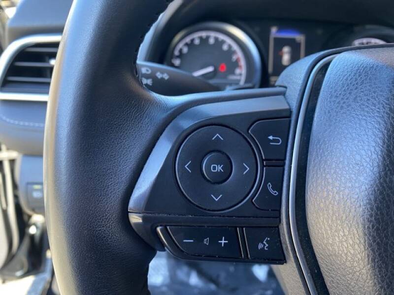 2018 Toyota Camry SE (image 18)
