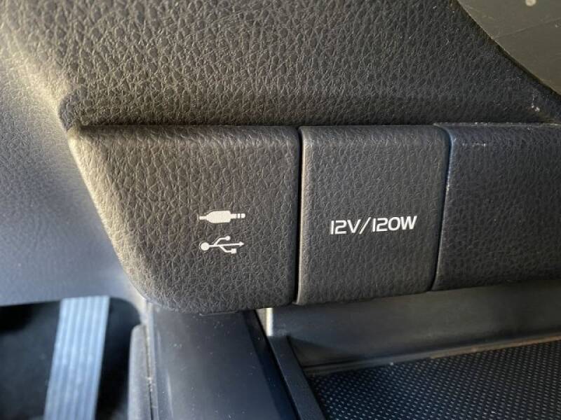 2018 Toyota Camry SE (image 25)