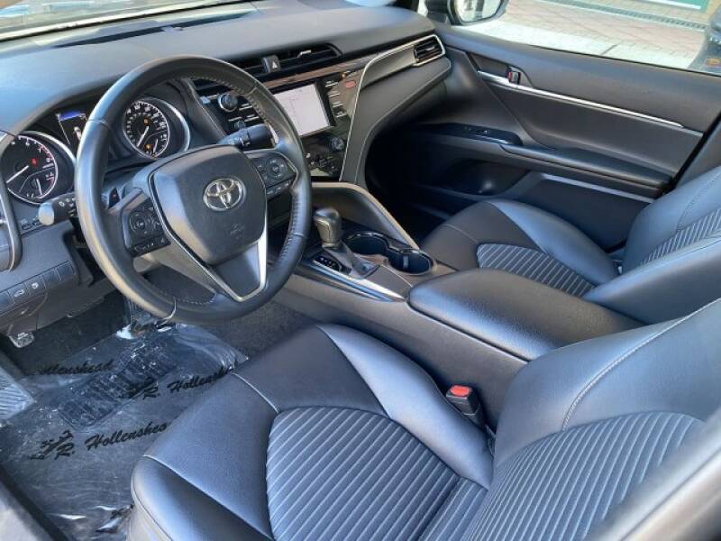 2018 Toyota Camry SE (image 14)