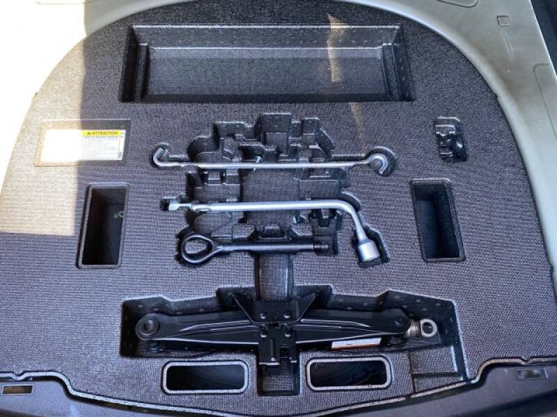 2018 Toyota Camry SE (image 37)