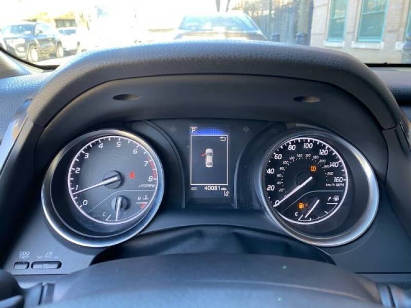 2018 Toyota Camry SE (image 19)