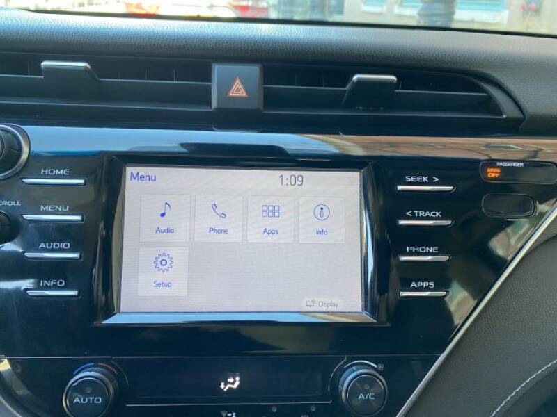 2018 Toyota Camry SE (image 23)