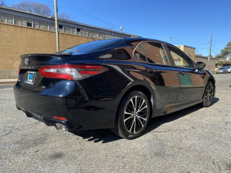 2018 Toyota Camry SE (image 10)
