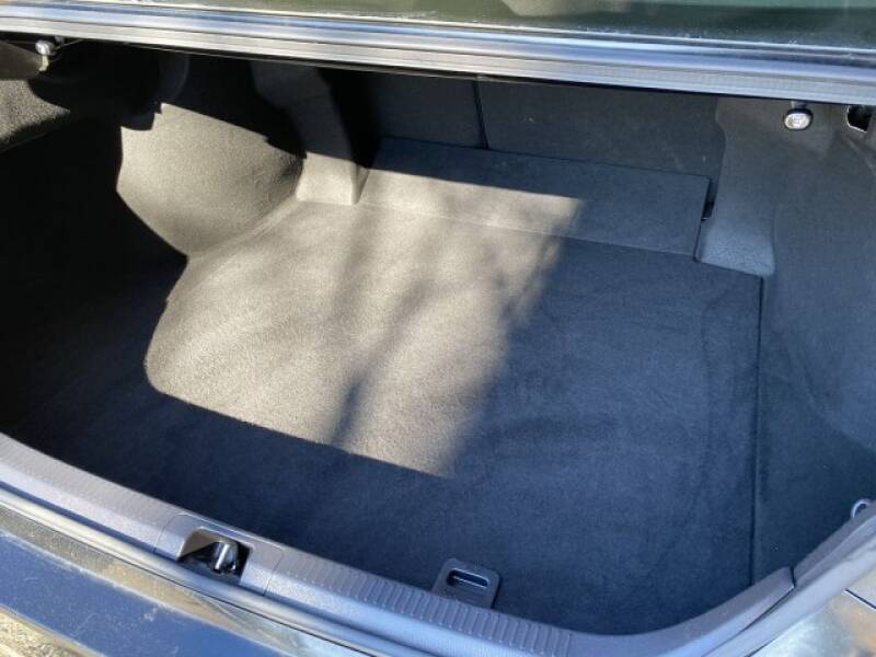 2018 Toyota Camry SE (image 36)