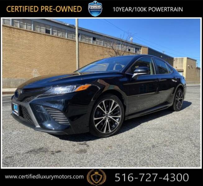 2018 Toyota Camry SE (image 1)