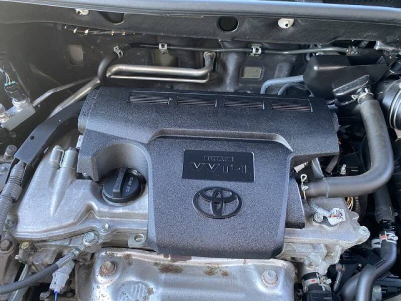 2018 Toyota RAV4 LE (image 36)