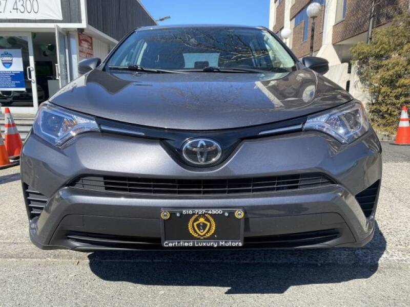 2018 Toyota RAV4 LE (image 2)