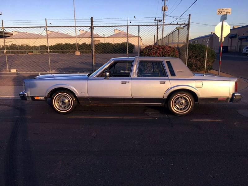 1984 Lincoln Town Car null photo 2