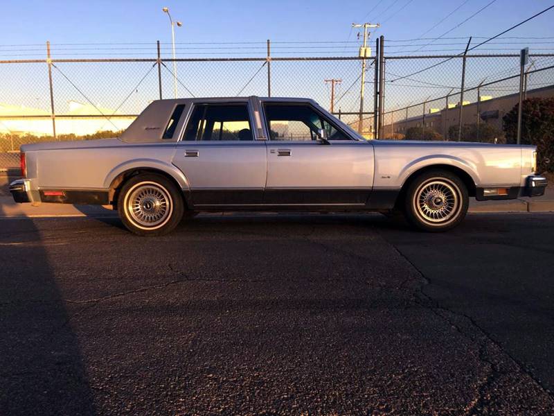 1984 Lincoln Town Car null photo 3