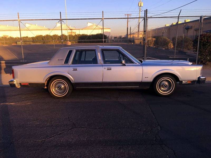 1984 Lincoln Town Car null photo 4