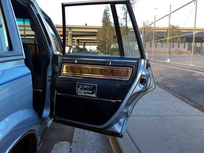 1984 Lincoln Town Car null photo 17