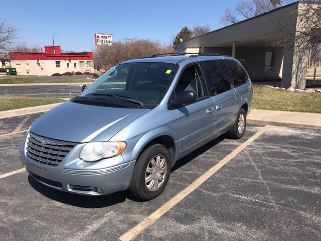 2005 Chrysler Town and Country for sale at Peak Motors in Loves Park IL
