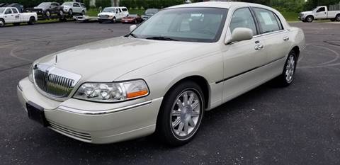 2007 Lincoln Town Car for sale at 920 Automotive in Watertown WI