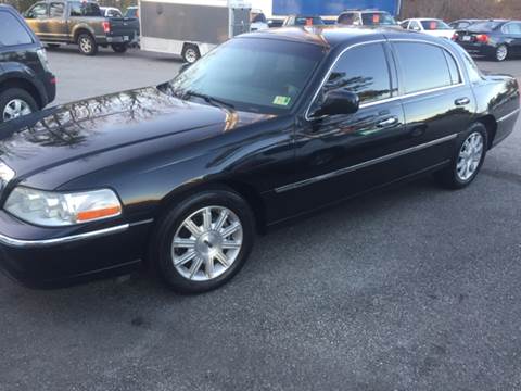 2009 Lincoln Town Car for sale at XCELERATION AUTO SALES in Chester VA