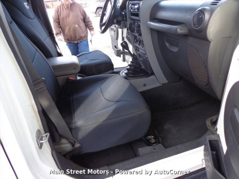 2009 Jeep Wrangler Unlimited Rubicon (image 10)