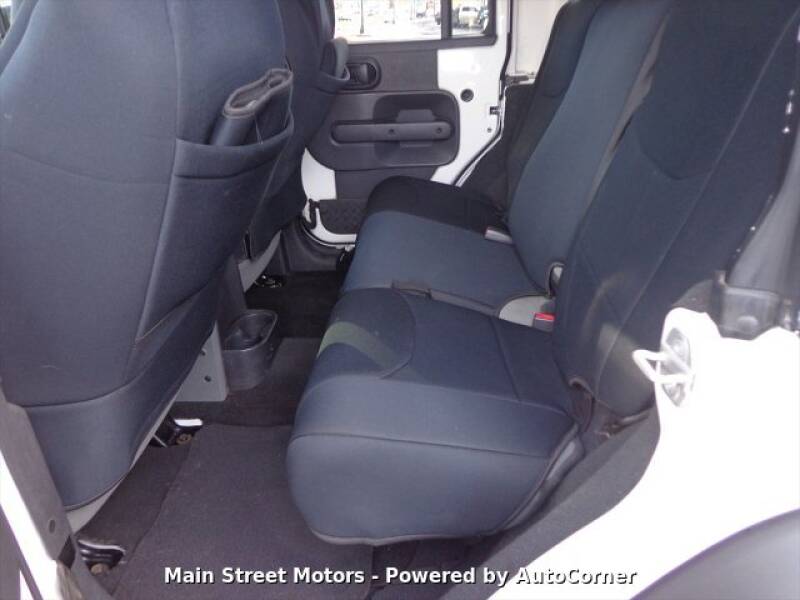 2009 Jeep Wrangler Unlimited Rubicon (image 8)