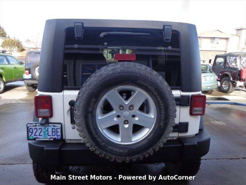 2009 Jeep Wrangler Unlimited Rubicon (image 3)