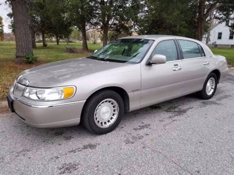 2000 Lincoln Town Car for sale at DRIVE-RITE in Saint Charles MO