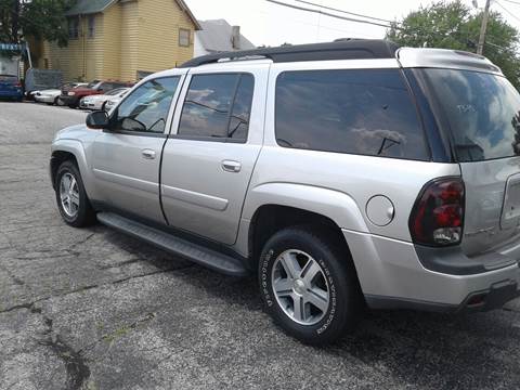 2005 Chevrolet TrailBlazer EXT for sale at D -N- J Auto Sales Inc. in Fort Wayne IN