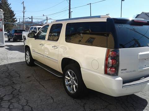 2009 GMC Yukon XL for sale at D -N- J Auto Sales Inc. in Fort Wayne IN
