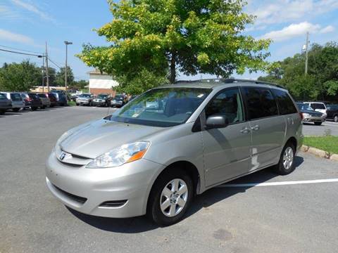 2006 Toyota Sienna for sale at Auto Bahn Motors in Winchester VA