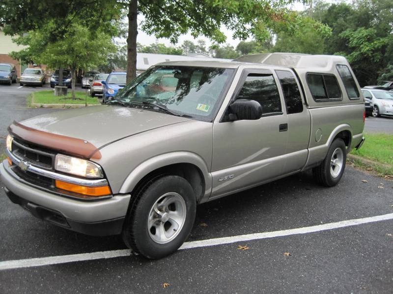 2002 Chevrolet S-10 for sale at Auto Bahn Motors in Winchester VA