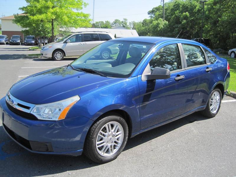 2009 Ford Focus for sale at Auto Bahn Motors in Winchester VA