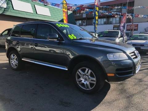 2005 Volkswagen Touareg for sale at NATIONAL AUTO GROUP INC in Chicago IL