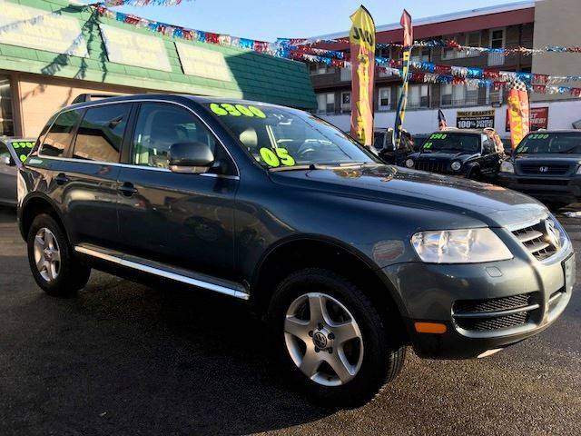 2005 Volkswagen Touareg for sale at NATIONAL AUTO GROUP INC in Chicago IL