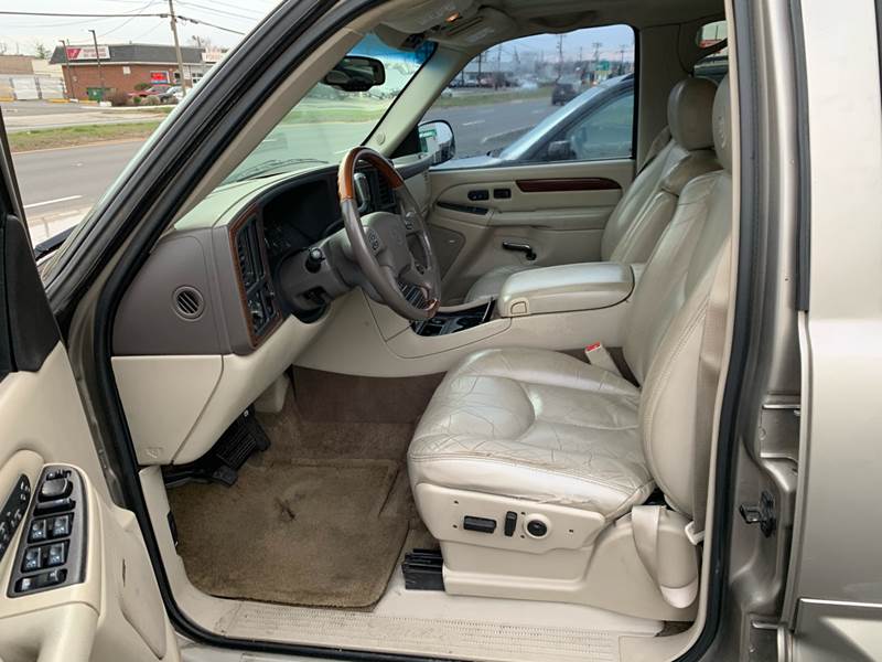2003 Cadillac Escalade (image 16)