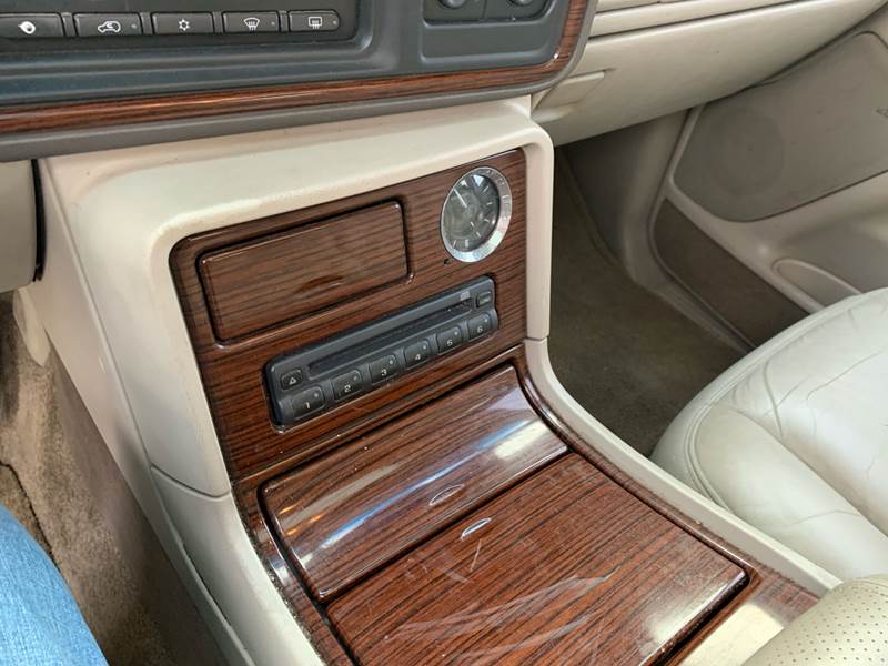 2003 Cadillac Escalade (image 21)