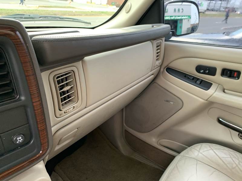 2003 Cadillac Escalade (image 24)