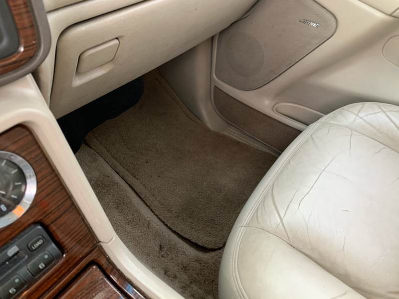 2003 Cadillac Escalade (image 25)